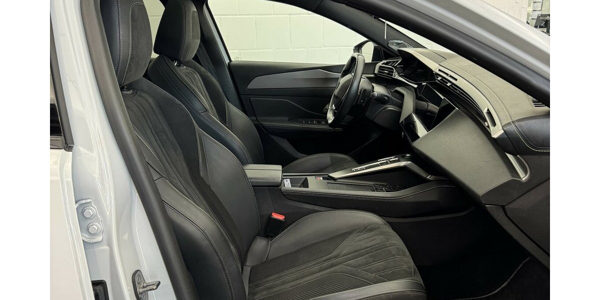 Peugeot 408 GT 130 PureTech EAT8 Focal Panodach 32.000 km 24.670 &euro; Lich 35423