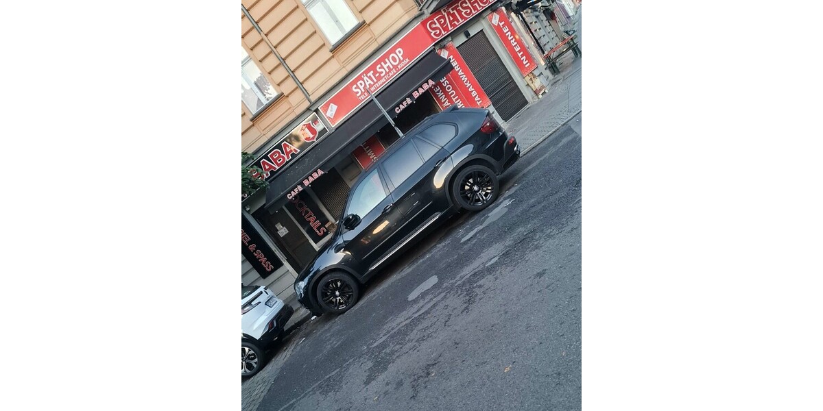 BMW X5 211.000 km 11.000 € Berlin 10178