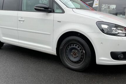 VW Touran 69.500 km 9.380 &euro; Unkel 53572