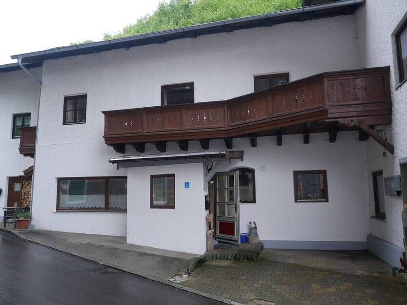 Sanierte 3-Zimmerwohnung mit Gewölbe