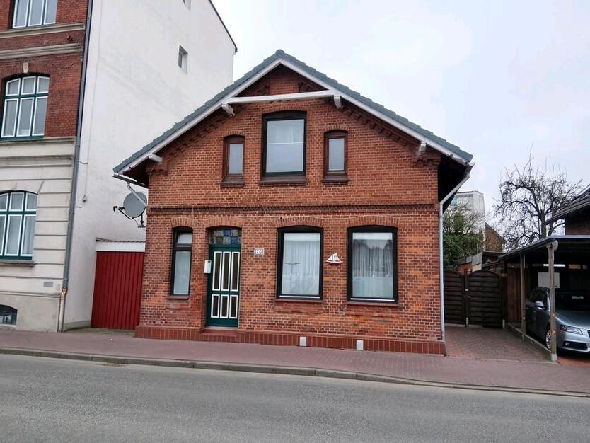 Gemütliches Kapitänshaus mit Garten in zentraler Lage