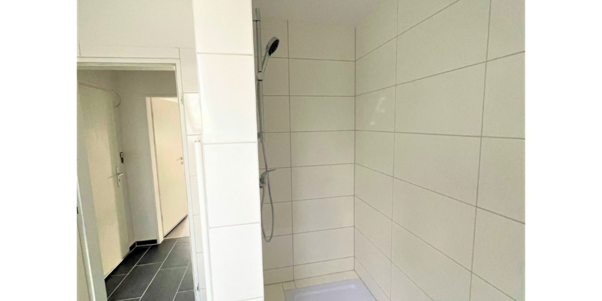 Dachgeschoßwohnung Wilhelmshaven - 2 Zimmer, 45 m&sup2;, 400&euro; | Angebot:25960045