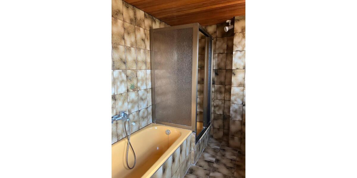 Etagenwohnung Sachsenheim - 4 Zimmer, 80 m&sup2;, 1.000&euro; | Angebot:25544612