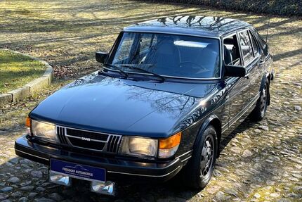 Saab 900