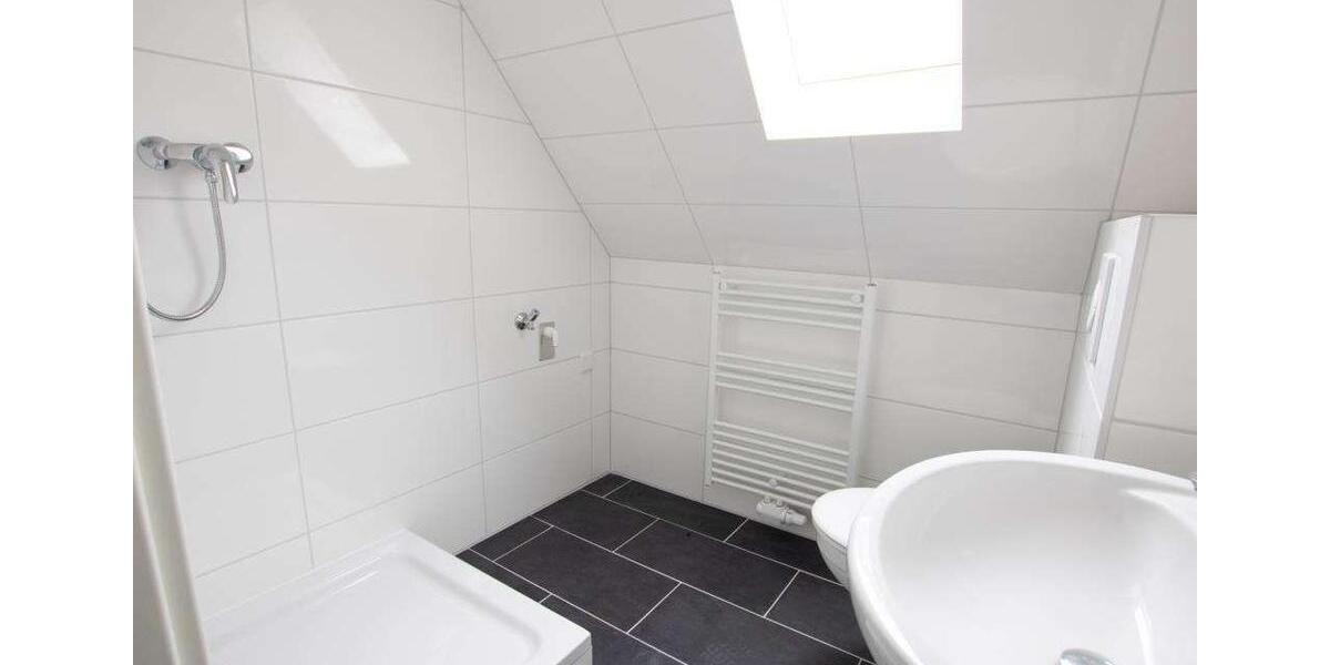 Dachgeschoßwohnung Bestwig - 1 Zimmer, 38 m&sup2;, 230&euro; | Angebot:26287800