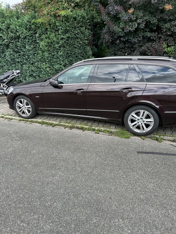 Mercedes-Benz E 300 255.000 km 8.500 € Nürnberg 90403