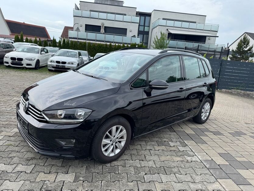 VW Golf Sportsvan 155.000 km 7.950 € Achstetten 88480
