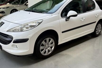 Peugeot 207 143.111 km 2.750 &euro; München 80636