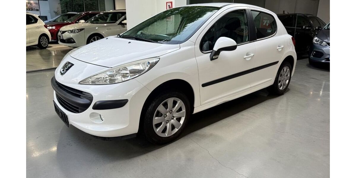 Peugeot 207 143.111 km 2.750 &euro; München 80636