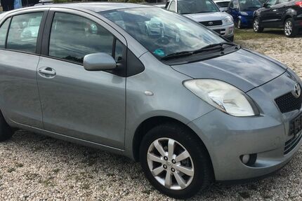 Toyota Yaris 137.000 km 2.999 € Bonn 53227