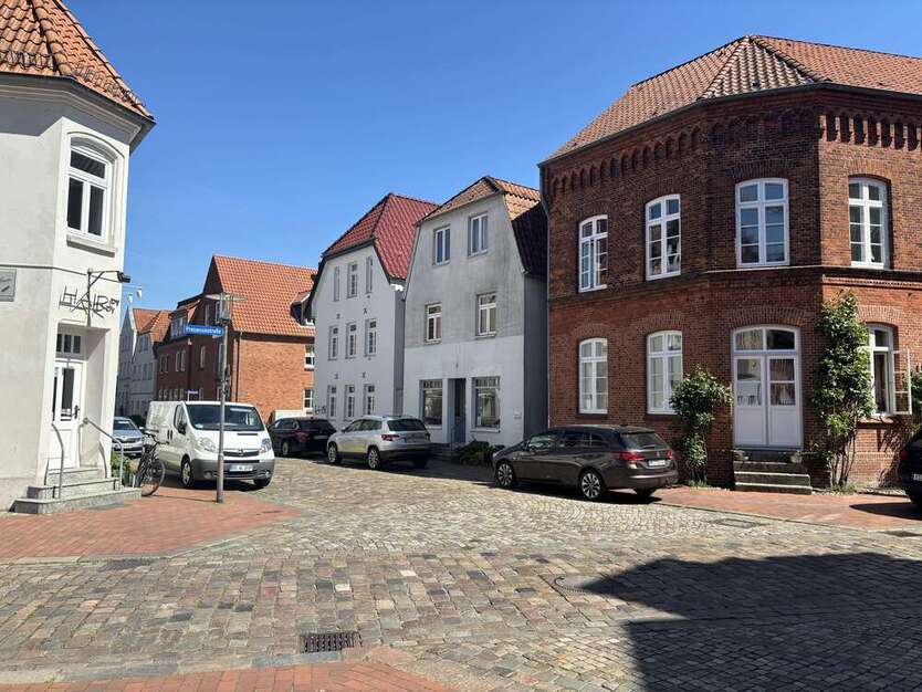 Haus zum Kaufen in Rendsburg 330.000 € 198 m²