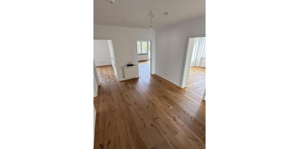 Sehr schöne helle und geräumige 4 Zimmer Wohnung in Limburgerhof 3 zimmer