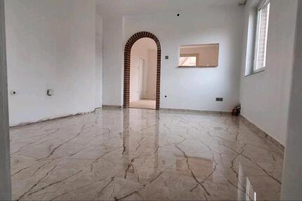 Erdgeschosswohnung eines Zweifamilienhauses 4 zimmer