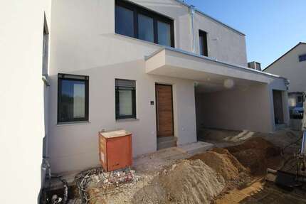 Haus zum Mieten in Manching 2.352 € 160 m²