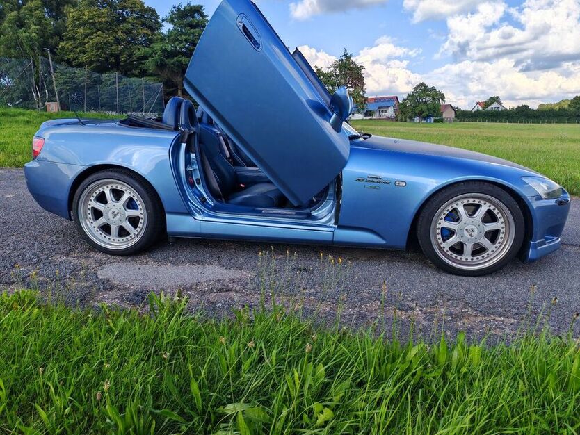 S2000