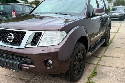 Nissan Pathfinder 151.000 km 12.999 &euro; Berlin 12277