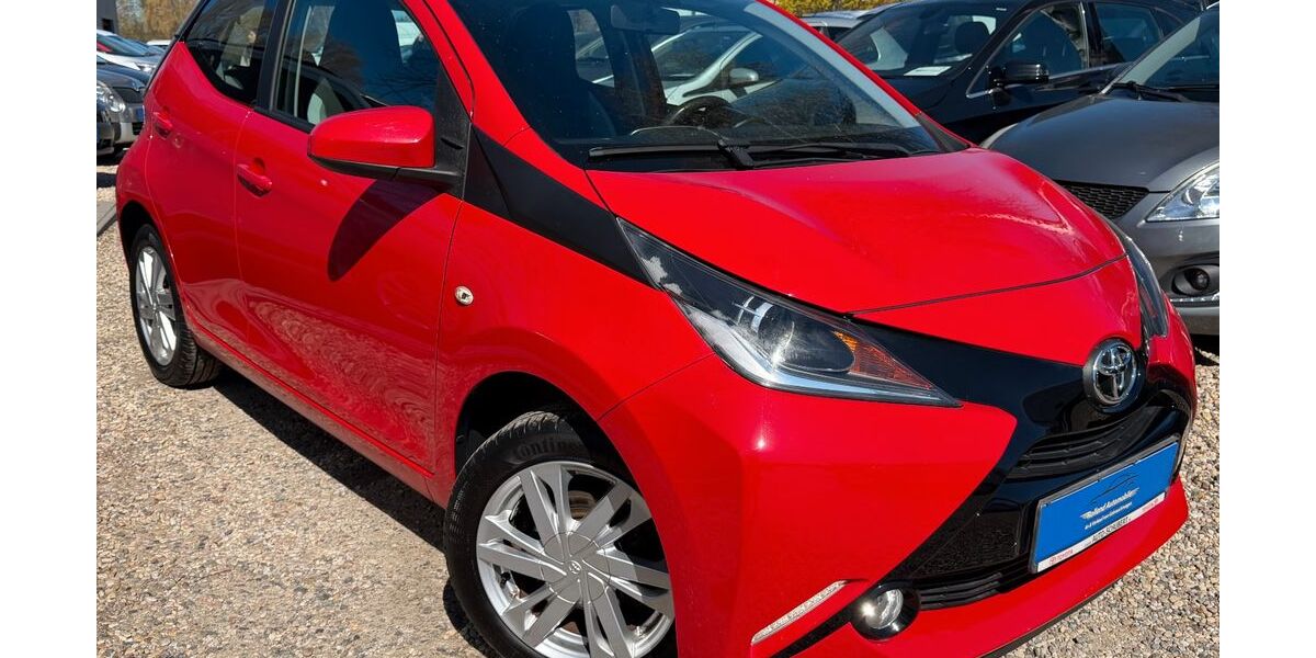 Toyota Aygo (X) 40.899 km 10.990 &euro; Berlin 13089