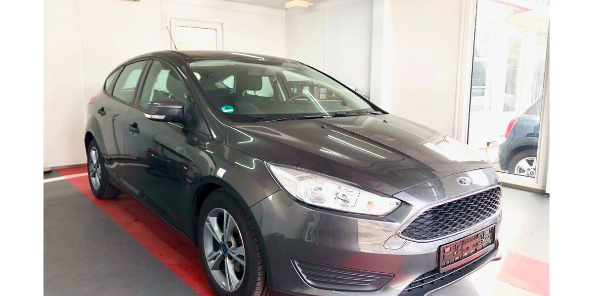 Ford Focus 89.700 km 5.990 &euro; München 81825