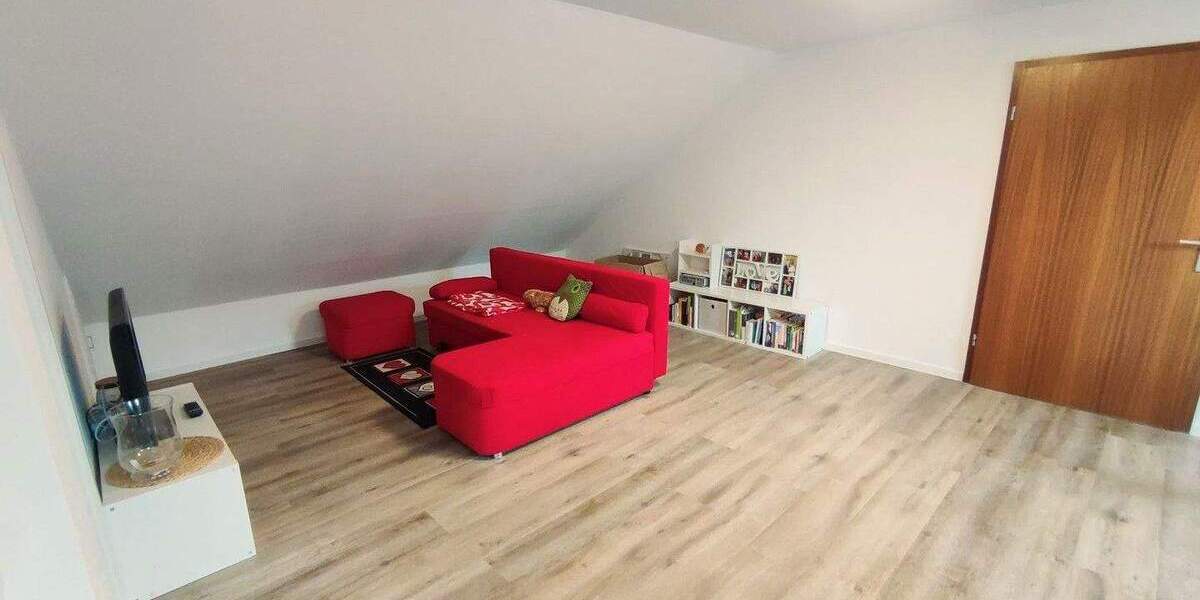 Etagenwohnung Laichingen - 6 Zimmer, 120 m&sup2;, 1.300&euro; | Angebot:25449408