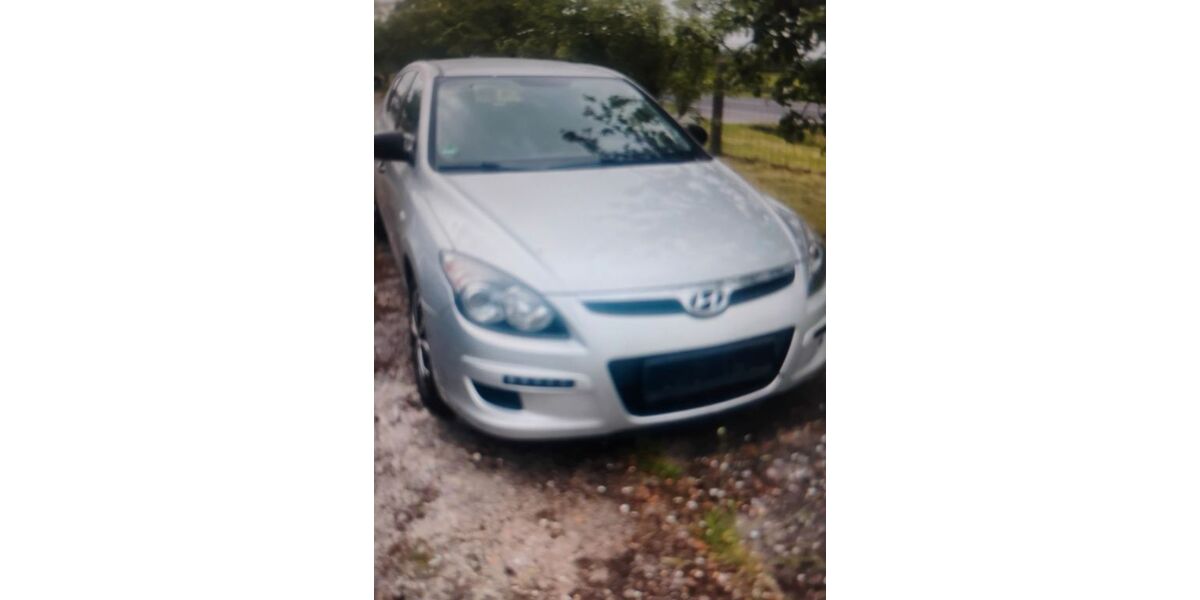 Hyundai i30 126.000 km 2.690 &euro; Friedland 17098