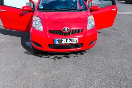 Toyota Yaris 155.000 km 2.850 &euro; Uslar 37170