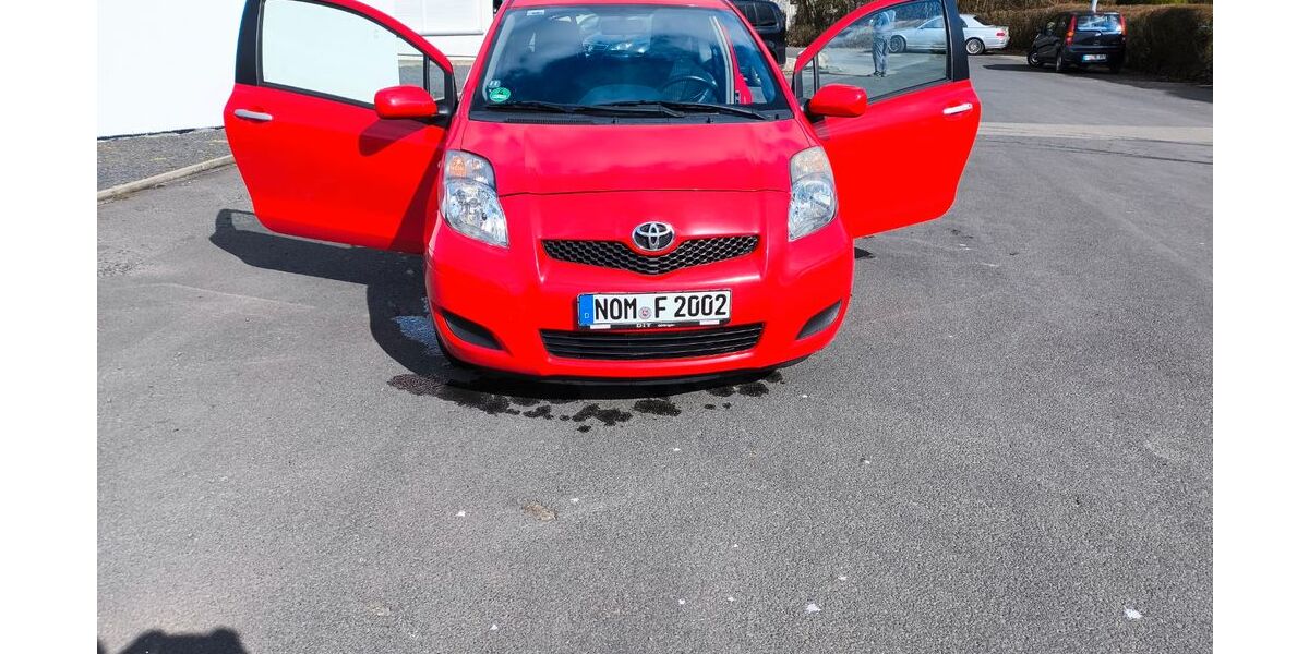 Toyota Yaris 155.000 km 2.850 &euro; Uslar 37170