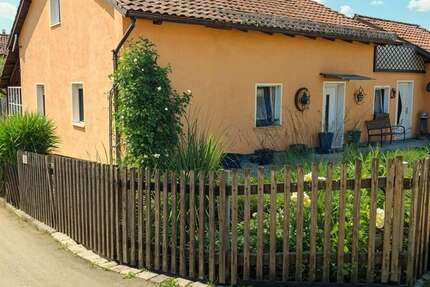 Kompaktes Einfamilienhaus mit PV-Anlage und solider Vermietung 2 zimmer