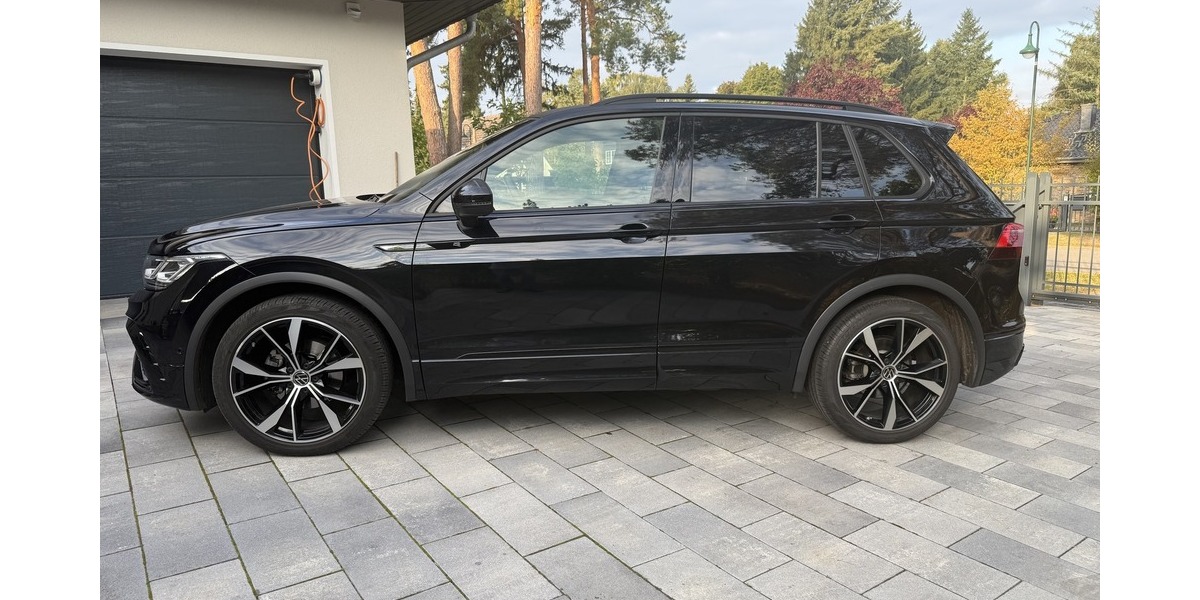 VW Tiguan R-Line Black MATRIX ACC CAM 20 Z HARMAN 57.456 km 31.690 &euro; Berlin 10247