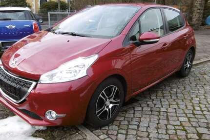 Peugeot 208 113.600 km 4.490 &euro; Döbeln 04720