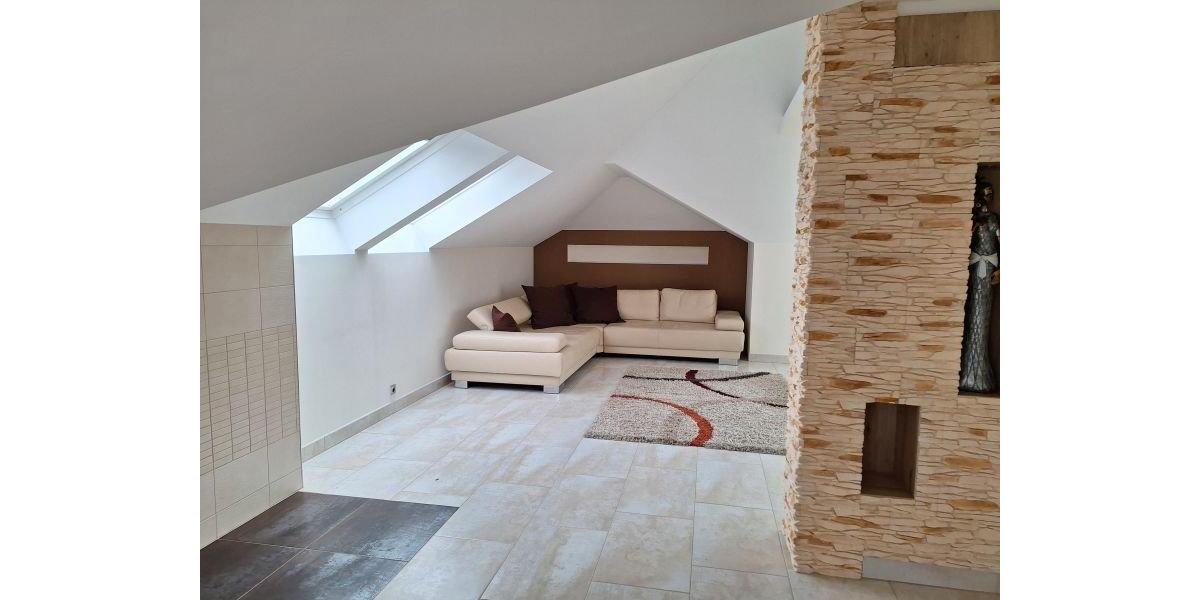 Dachgeschoßwohnung Zwickau - 2 Zimmer, 152 m&sup2;, 1.050&euro; | Angebot:26479906