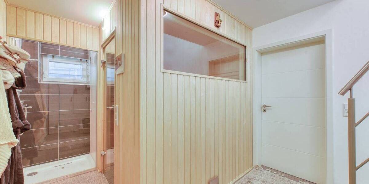 +++ 1-Fam.-DHH mit Garage, Stellplatz & Sauna - teilmöbliert inkl. EBK - ruhig, grün, gehoben - mind. 2 & max. 3 Jah... 5 zimmer