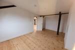 Frisch renovierte Wohnung im Dachgeschoss sucht neuen Mieter. 2 zimmer