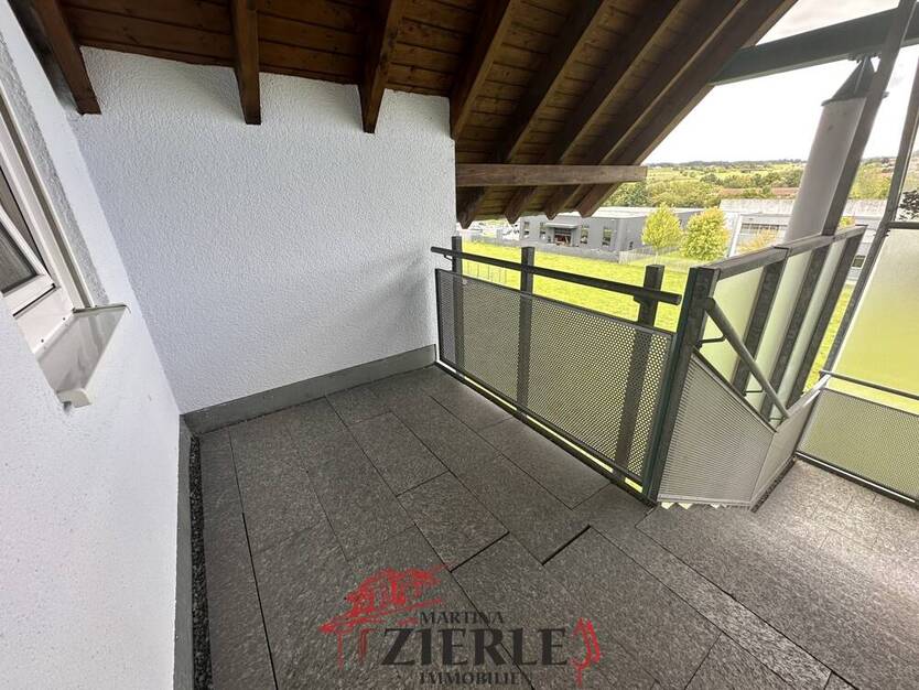 Gelegenheit, ab 01.10 frei! Schöne helle DG-Wohnung mit Balkon, Einbauküche und TG-Stellplatz! 2 zimmer