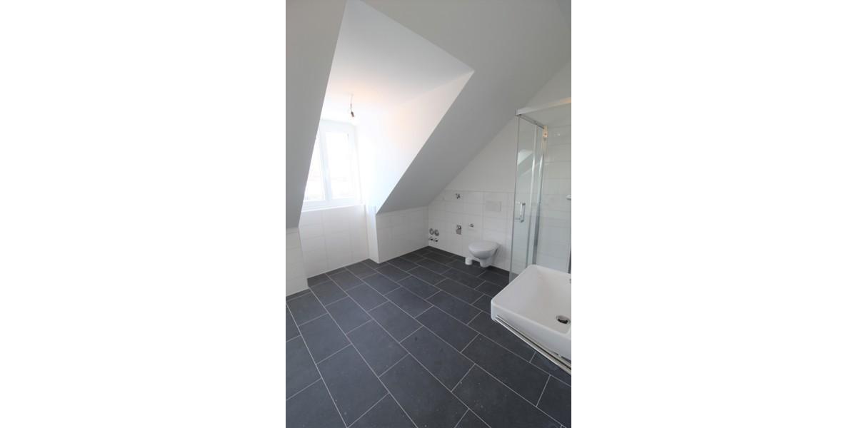Dachgeschoßwohnung Dachau - 3 Zimmer, 84 m&sup2;, 1.479&euro; | Angebot:26486901