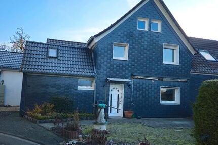 Haus Wermelskirchen - 3.5 Zimmer, 84 m&sup2;, 250.000&euro; | Angebot:25139010