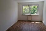 ZWEI MONATE MIETE FREI! Neu renovierte 3-Zimmer-WE mit Balkon in der 3. Etage, ruhige Grünlage!