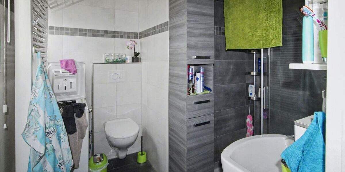 Bezugsfreie Doppelhaushälfte mit Einliegerwohnung in ruhiger Feldrandlage 4 zimmer