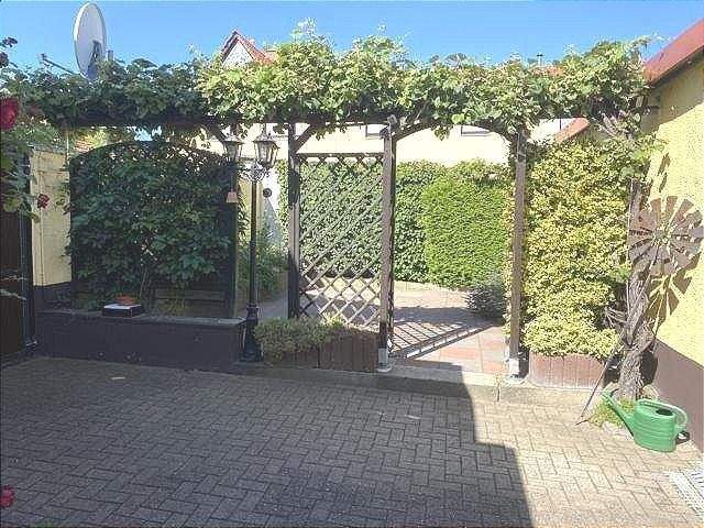 DHH mit schönem Garten in Eisleben