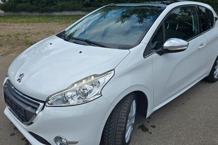 Peugeot 208 110.000 km 4.900 &euro; Lampertheim 68823