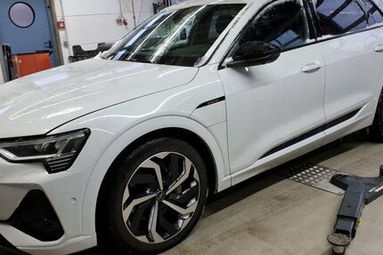 Audi e-tron 23.814 km 39.990 &euro; Hamburg 22047