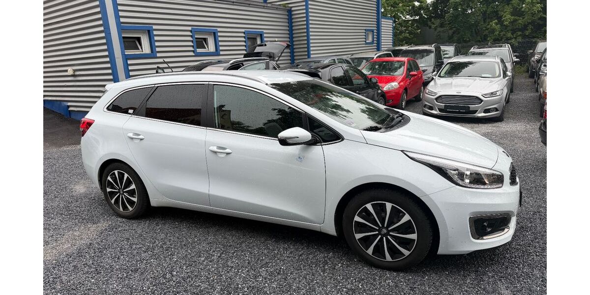 Kia ceed / Ceed 118.000 km 9.999 &euro; Detmold 32758