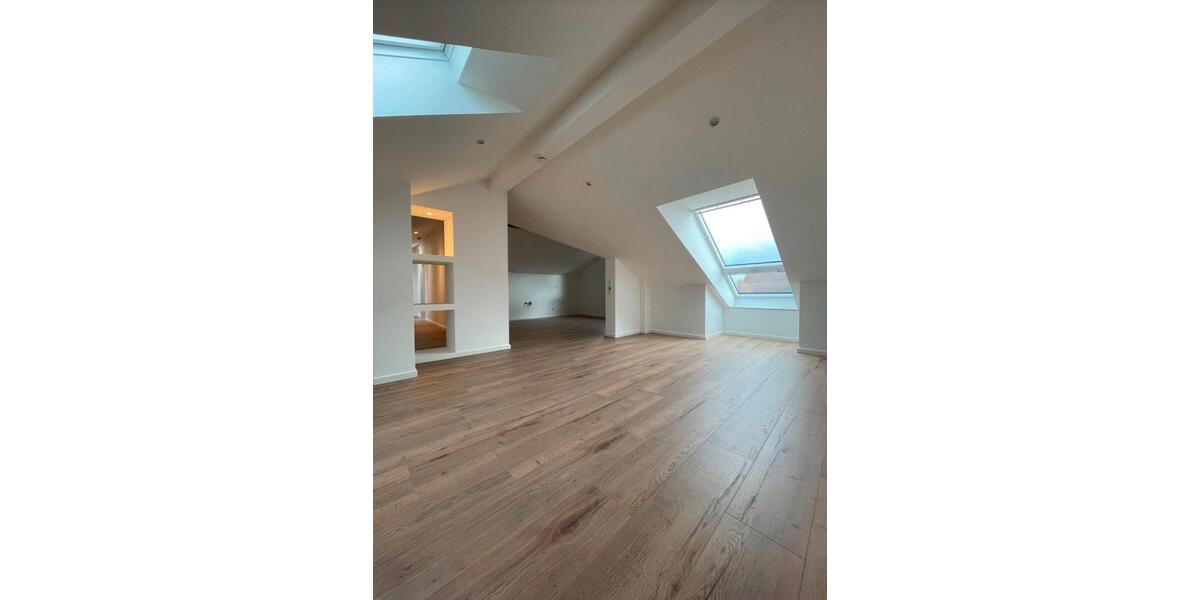 2,5-Zimmer Dachgeschosswohnung mit Gartenanteil in gehobenem Stil 2.5 zimmer