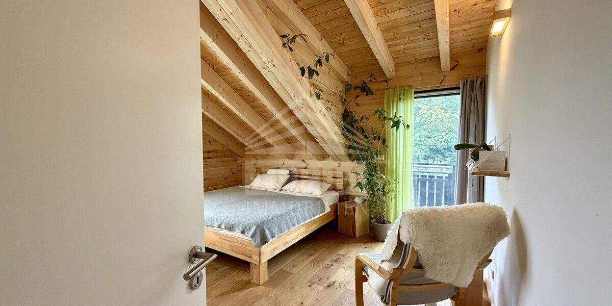 *VERKAUFT* Modernes Blockhaus-Idyllisch gelegene Doppelhaushälfte mit Büroräumen & Traumgarten 6 zimmer