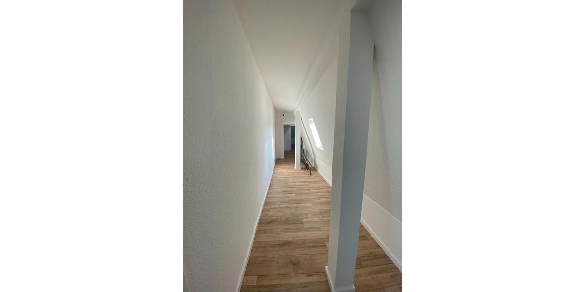 Dachgeschoßwohnung Bremerhaven - 4 Zimmer, 109 m&sup2;, 740&euro; | Angebot:26131237