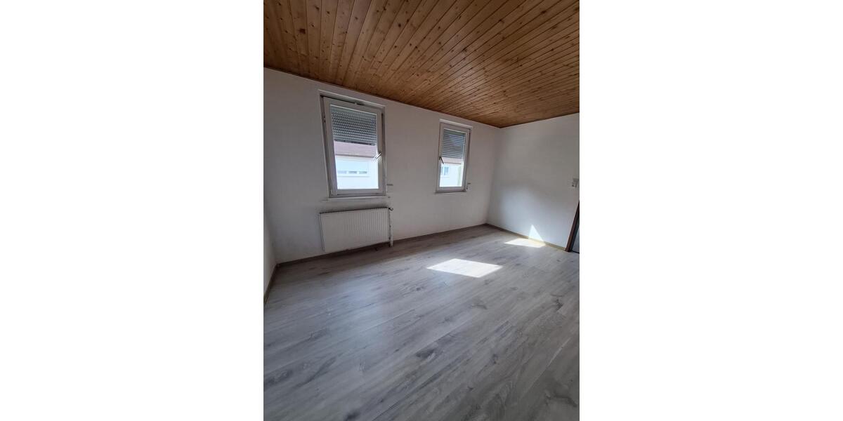 Einfamilienhaus Albstadt Gemarkung Onstmettingen - 7 Zimmer, 140 m&sup2;, 920&euro; | Angebot:26611076