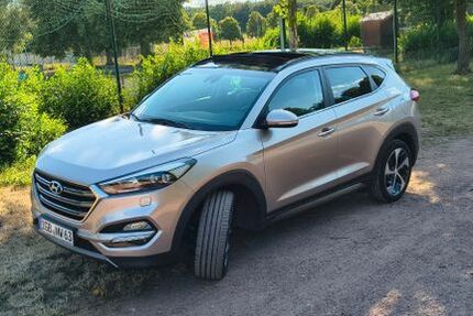 Hyundai TUCSON 76.000 km 16.900 &euro; Sankt Ingbert 66386