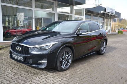 INFINITI Q30