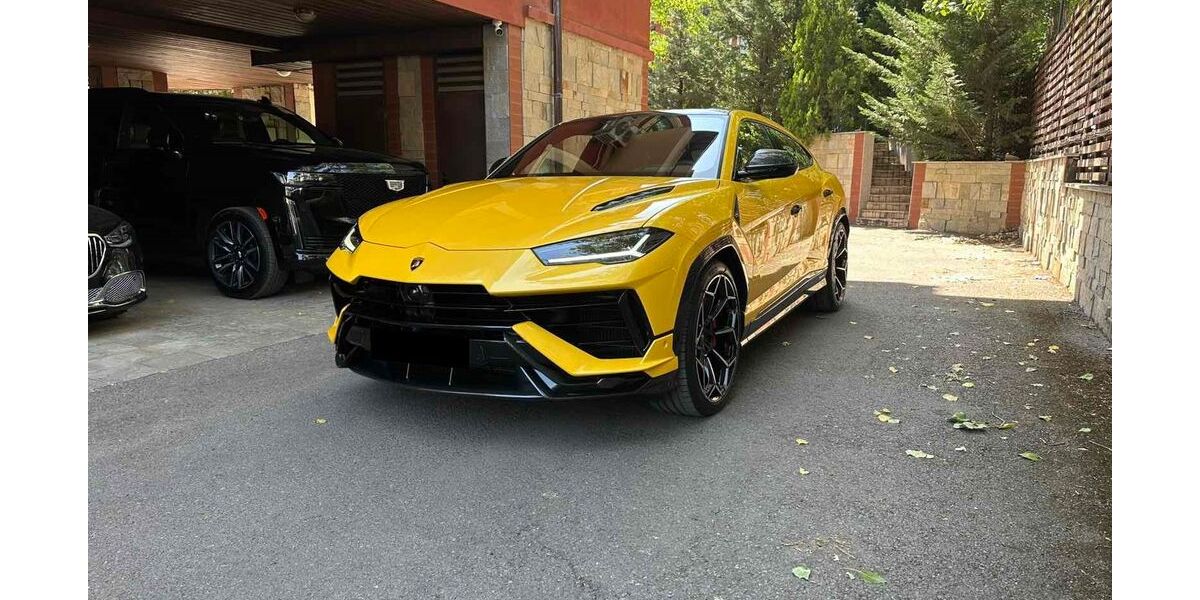 Lamborghini Urus 15.000 km 315.350 &euro; Michelbach an der Bilz 74544