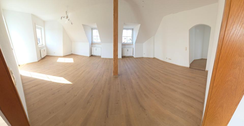 Dachgeschoßwohnung Buchloe - 3.5 Zimmer, 90 m&sup2;, 1.120&euro; | Angebot:25408111