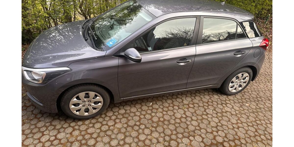 Hyundai i20 108.000 km 7.199 &euro; Meppen 49716
